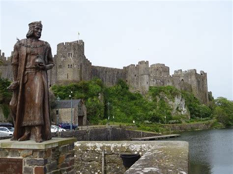 Statue of Henry VII and Pembroke Castle © Philip Halling :: Geograph Britain and Ireland