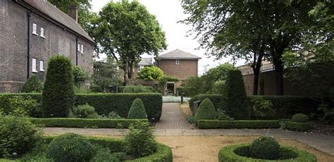 18th century period garden at The Geffrye - photography Jayne Lloyd #garden #london | Urban ...