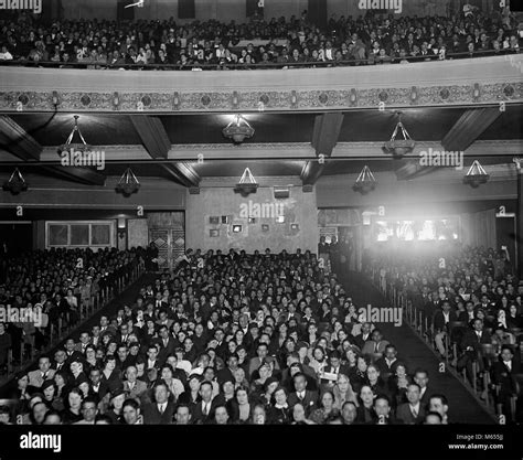 Movie theater audience audience Black and White Stock Photos & Images ...