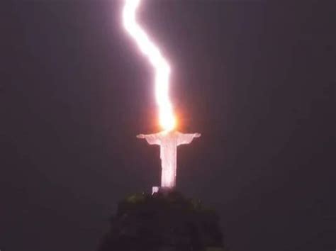 Lightning Strikes Christ the Redeemer Statue in Brazil's Rio de Janeiro | Pragativadi | Odisha ...