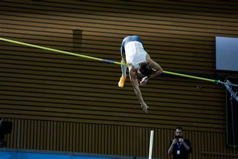 Mondo Duplantis set his first world record of 2023, 6 months before the World Championships ...