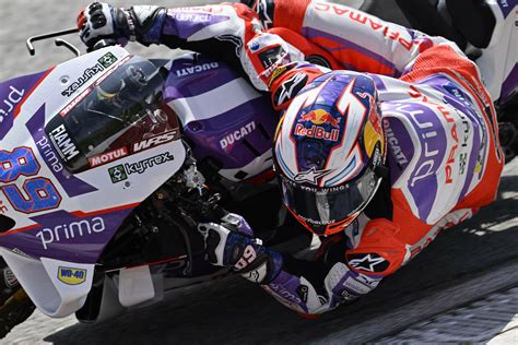 MotoGP: Martin, Miller Wearing New Alpinestars SuperTech R10 Helmet In ...