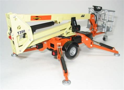 Miniature Construction World - JLG T350 Towed Boom Lift