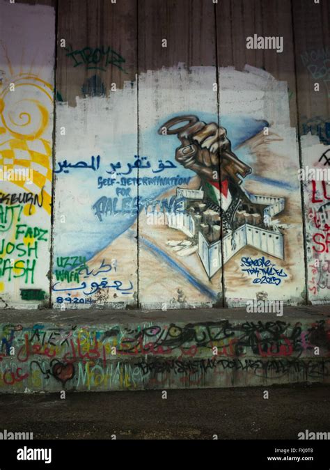 Palestine resistance graffiti in Bethlehem wall Stock Photo - Alamy