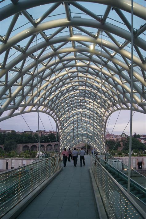 Bridge of Peace (Tbilisi, 2010) | Structurae