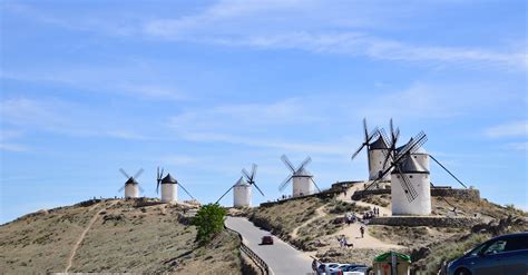 Road towards Consuegra Windmills · Free Stock Photo