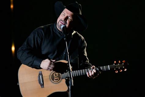 Garth Brooks Set to Perform Live-Stream Concert for Fans [VIDEO]