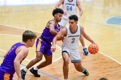 Men’s basketball storms to a win over UMass Boston to keep undefeated streak alive - The Tufts Daily