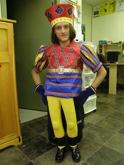 Lord Farquaad Costume (Quick & Easy Guide)| Costumes Hub