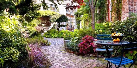 Balconies and Courtyards of the French Quarter in New Orleans - Malibu ...