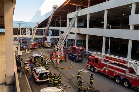 American Dream Mall reopens, two hours after fire on Saturday. Big SNOW ...