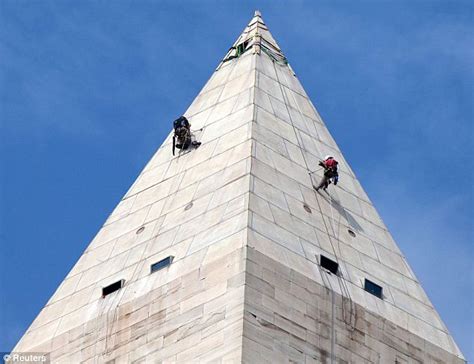 More cracks and loose marble found on quake damaged Washington Monument ...