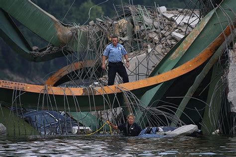 Minnesota Matters: Dramatic Pictures of Minnesota Bridge Collapse