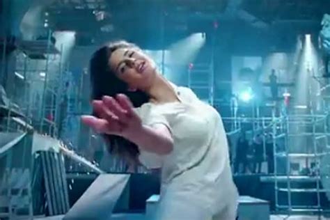 Dhoom 3: Kamli Song Promo | Hindi - Times of India Videos