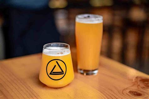 15 EPIC Portland BREWERIES Worth Pausing a Diet Over