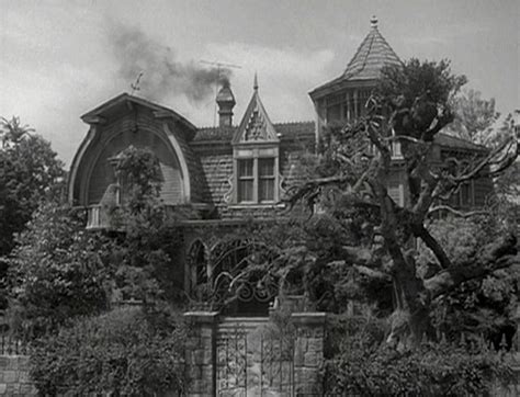 My 2nd favorite Victorian House...... | Munsters house, The munsters, The munster