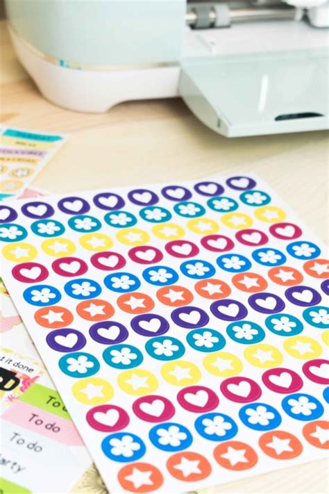 How to Make Stickers with your Cricut +Free Sticker Layout Templates ...