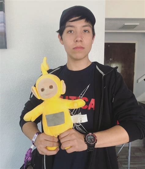 Quackity on Twitter: "yesterday a fan gifted me a teletubby doll and im 99% sure its tapped ...