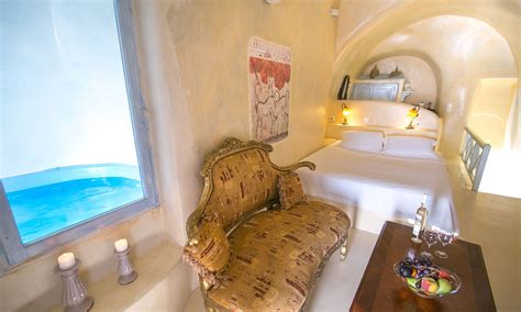 Superior Suite With Sunset View - Accommodation in Oia, Santorini