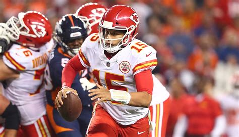 Patrick Mahomes converted a third down with a left-handed throw.