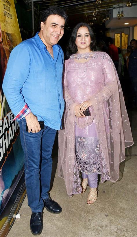 Sumeet Saigal with wife Farah, Rekha at Satellite Shankar screening