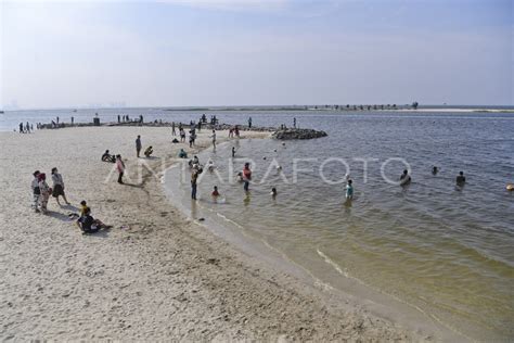 WISATA PANTAI ANCOL | ANTARA Foto