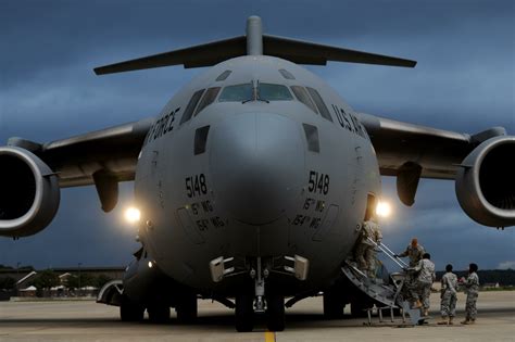 boeing c17 globemaster III Wallpaper and Background Image | 1366x768 ...