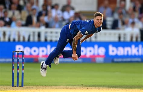 Brydon Carse named as injury replacement in England's Cricket World Cup ...