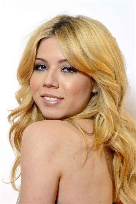 Jennette McCurdy – SAM & CAT Premiere in London – celebsla.com