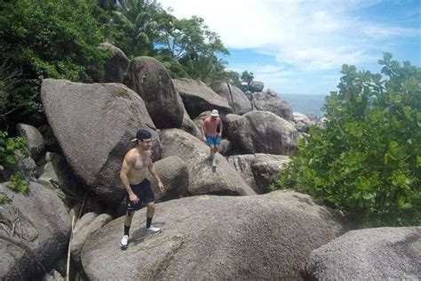 Hiking Koh Tao | Sairee Beach - John Suwan | Thailand | TripTins