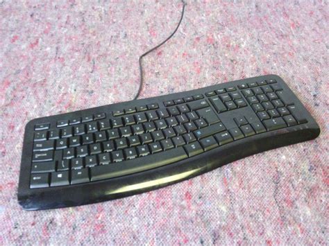 Microsoft comfort curve 300 keyboard - Revolver AV