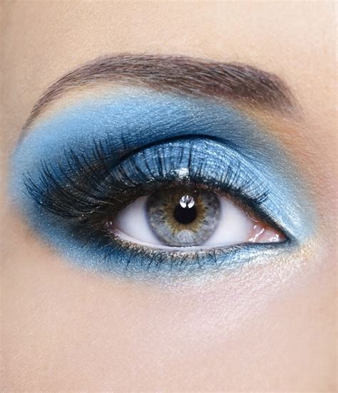 Blue Eyeshadow Makeup 🐳 - Musely