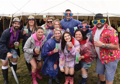 Crowds enjoy the drinks at 2018 Witcombe Cider Festival - Gloucestershire Live