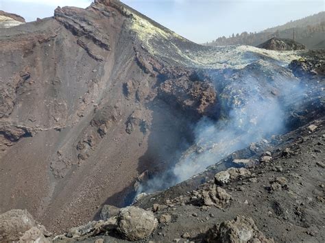 A rare peek into the La Palma volcano | Daily Sabah