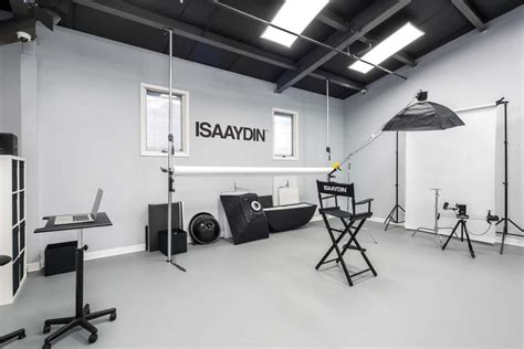 Photography Studio Requirements and Locations | Photography studio decor, Photography studio ...