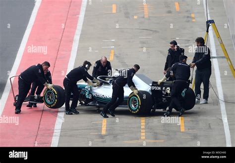 F1 pit crew hi-res stock photography and images - Alamy