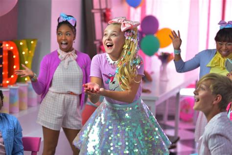 JoJo Siwa Drops Her ‘Kid in a Candy Store’ Music Video | TigerBeat