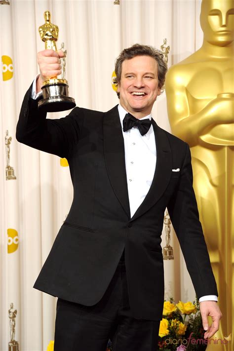 Colin Firth posa con su Oscar a Mejor Actor 2011