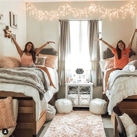 love this dorm room ideas for girls college!! Those hanging lights in dorm room add so much to ...