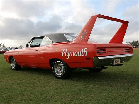 Plymouth Road Runner Superbird High Resolution Image (3 of 12)