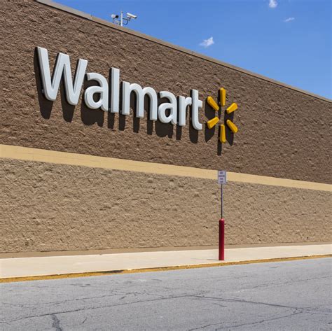 Walmart's 2024 Holiday Hours: What Deal Seekers Should Know