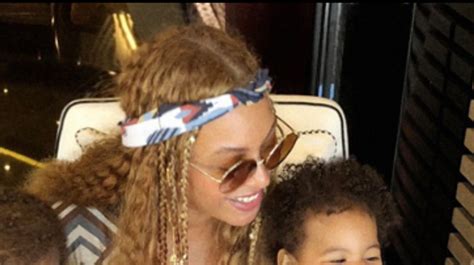 Beyoncé Shares Rare Photo With Twins Rumi And Sir | HuffPost Entertainment