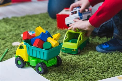 Kid playing with toy cars | Free Photo