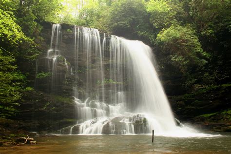 North Carolina Waterfalls - dwhike