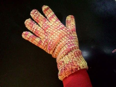 ROUND LOOM KNIT GLOVES TUTORIAL