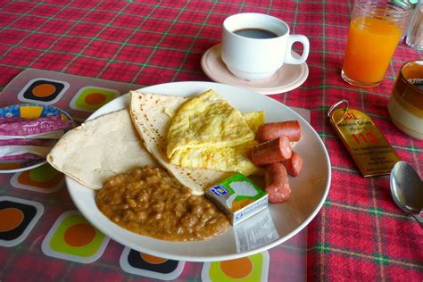 Saudi Breakfast | Arabic bread, ful, soft cheese, sausage, j… | Flickr