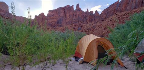 Escalante River beach camp : r/camping