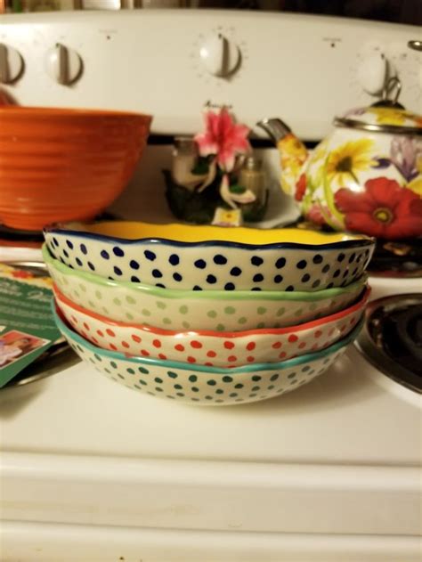 LOVE THE POLKA DOTS ON OUTSIDE SOUP BOWLS, PIONEER WOMAN | Pioneer ...