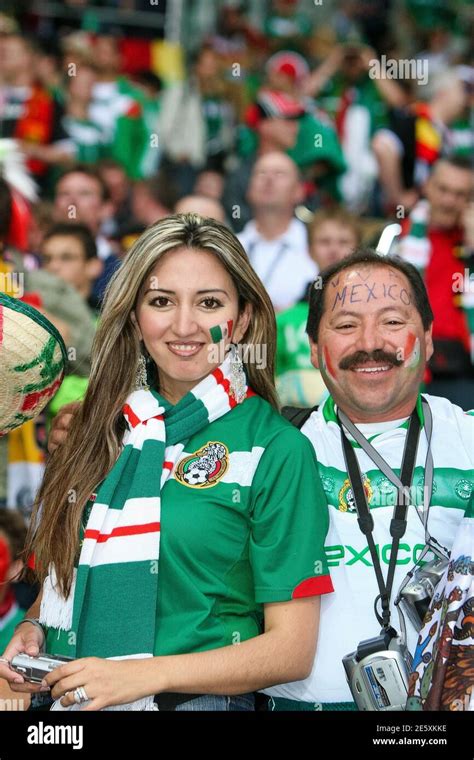 Female Mexican soccer fans in sombreros at the 2006 FIFA World Cup, in Germany Stock Photo - Alamy