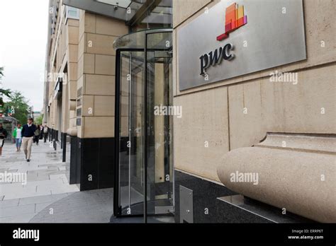 PWC (PricewaterhouseCoopers) office - Washington, DC USA Stock Photo - Alamy